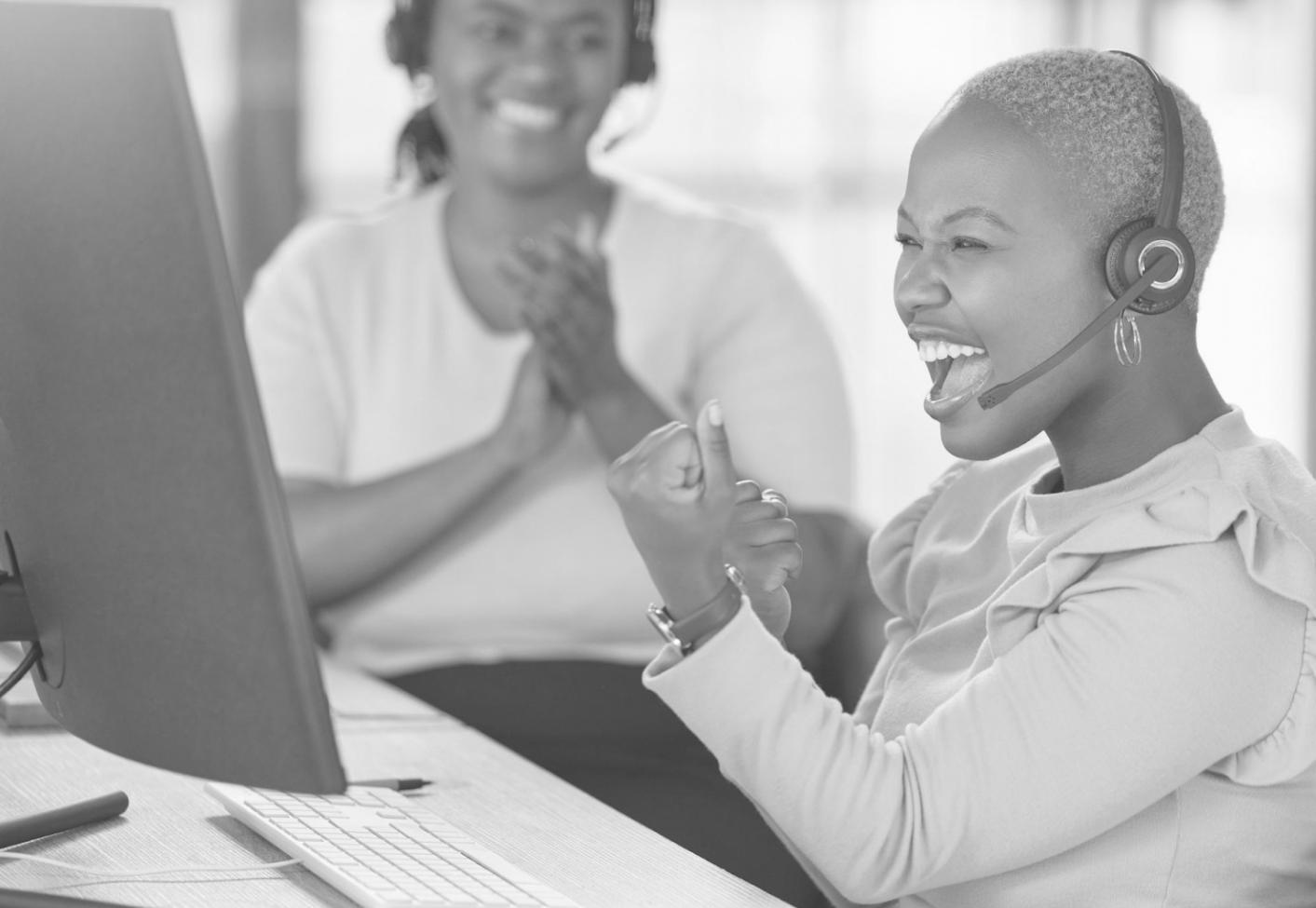 Equipo de Dymorvelaenova trabajando en estrategias financieras